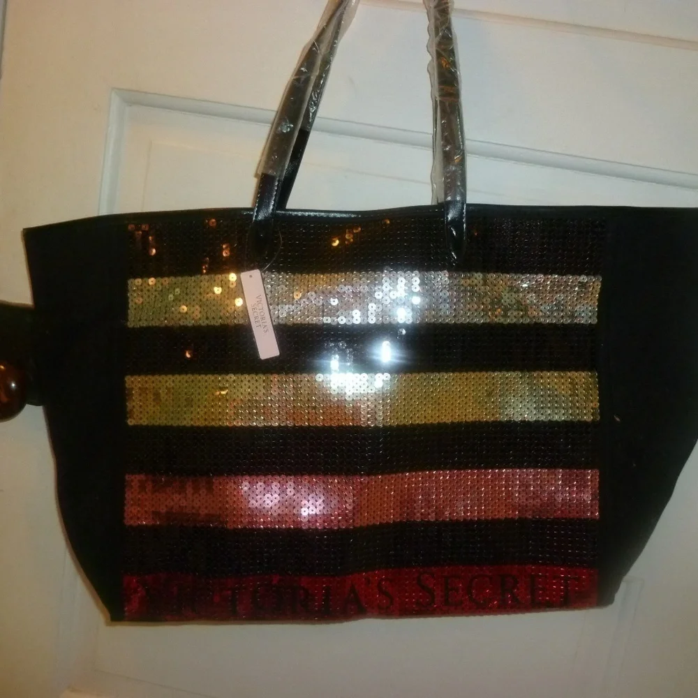Victoria's Secret Limited Edition Ext arge Black